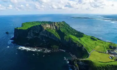 Climbing Seongsan Ilchulbong: A Jeju Island Must-See Guide